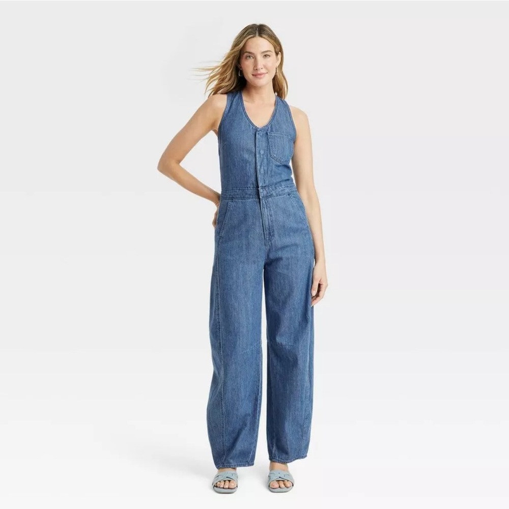 Universal Thread Women’s Curved Leg Jean Jumpsuit, Medium Wash - Size 16